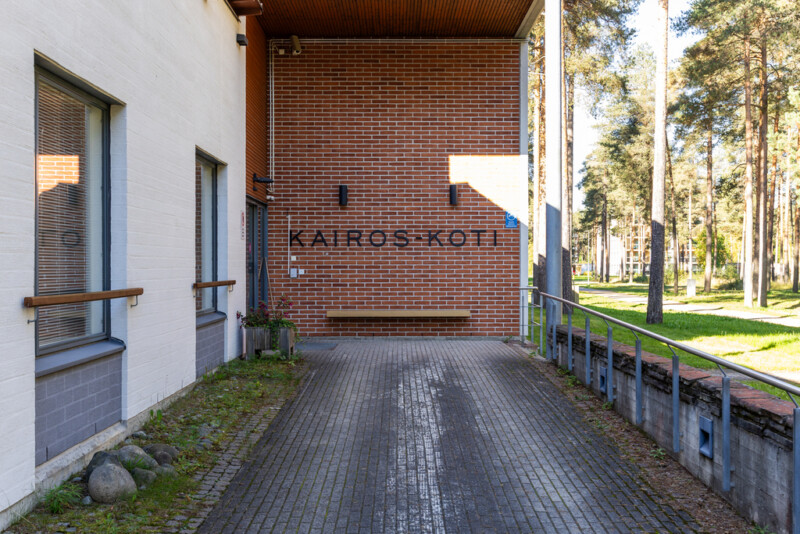 Sisäänkäynti Rinnekodit Kairos-kotiin.
